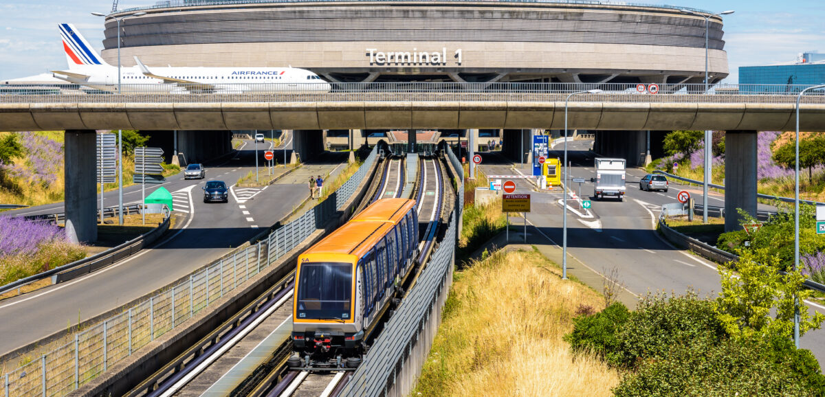 daily-traffic-near-the-terminal-1-of-paris-charles-de-gaulle-airport-in-roissy-en-france